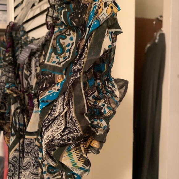 Polyester Sheer  summer blouse. Size M. Lose elastic waistline with ruffle below - Picture 4 of 4